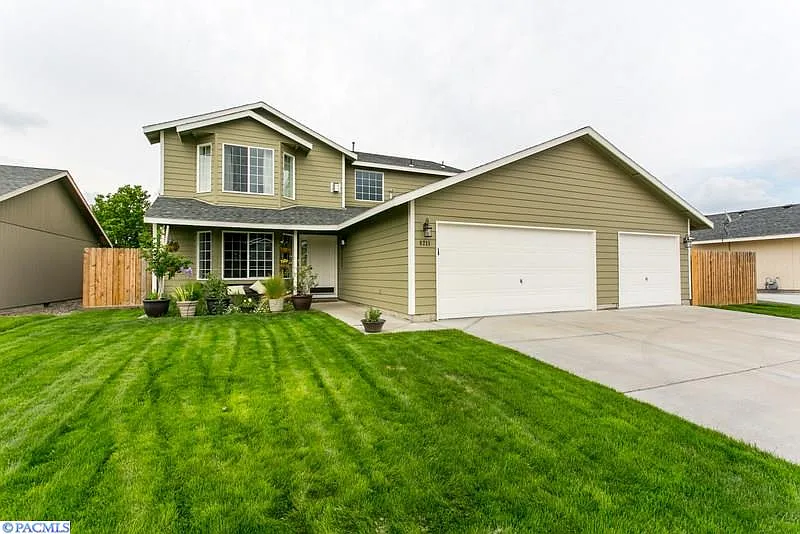 8211 Quatsino Dr photo 1
