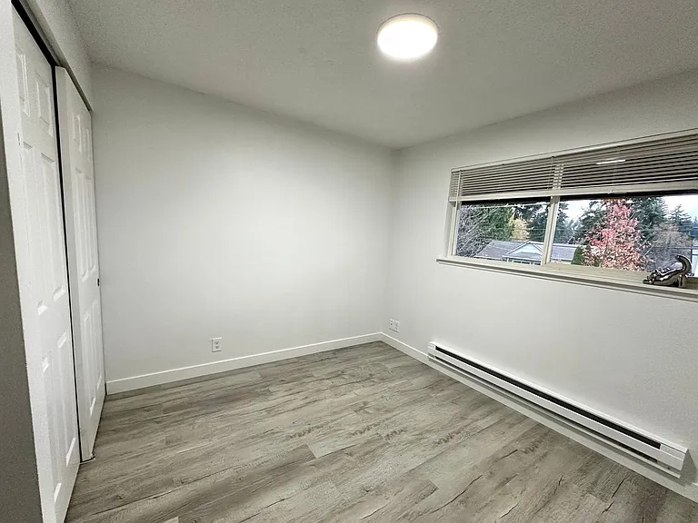 Park Plaza Apartments — Photo 27
