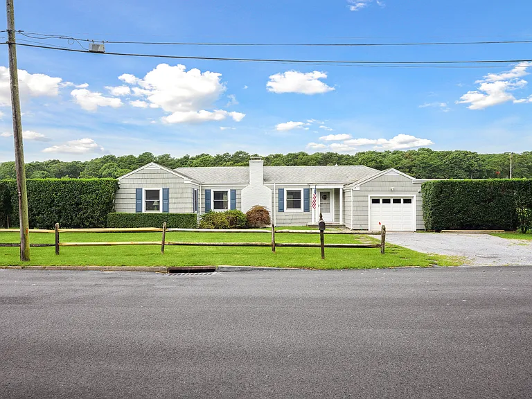 19 Bishop Ave — Photo 24