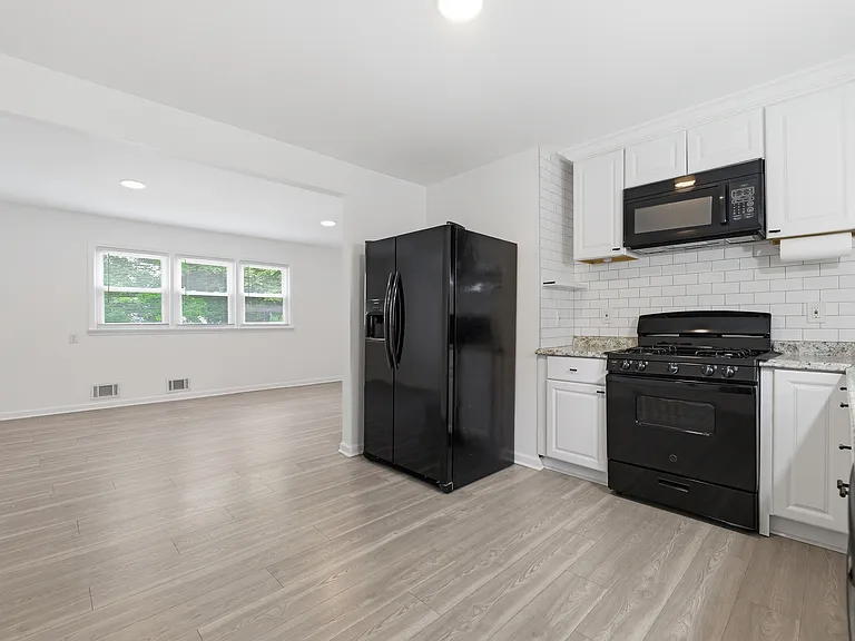 74 Barbara St #2 — Photo 8