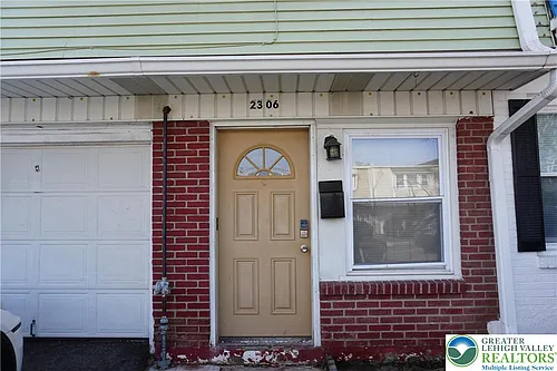 2306 3rd St Photo 1