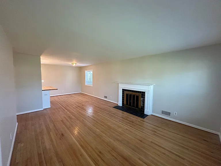 6892 Green Meadow Cir — Photo 3