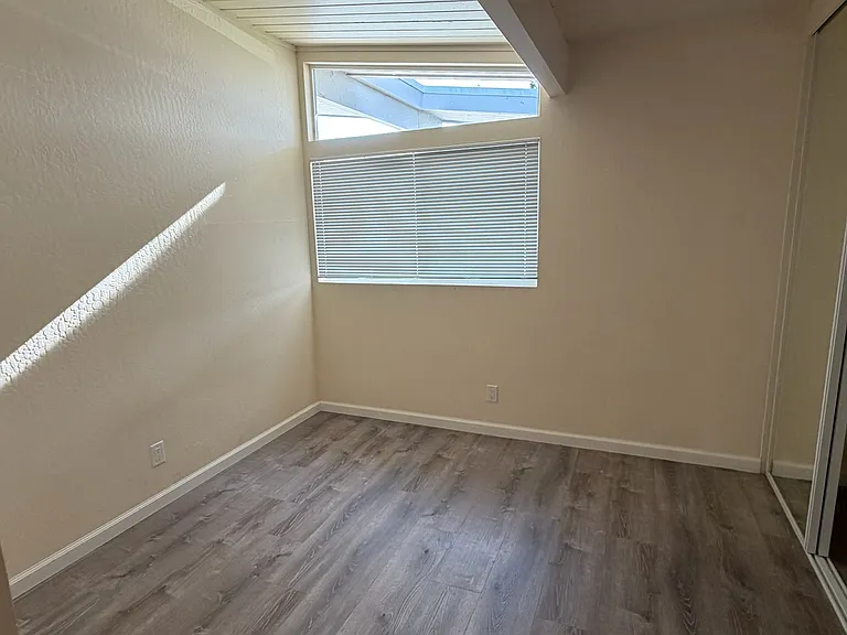 834 Miller Ave — Photo 17