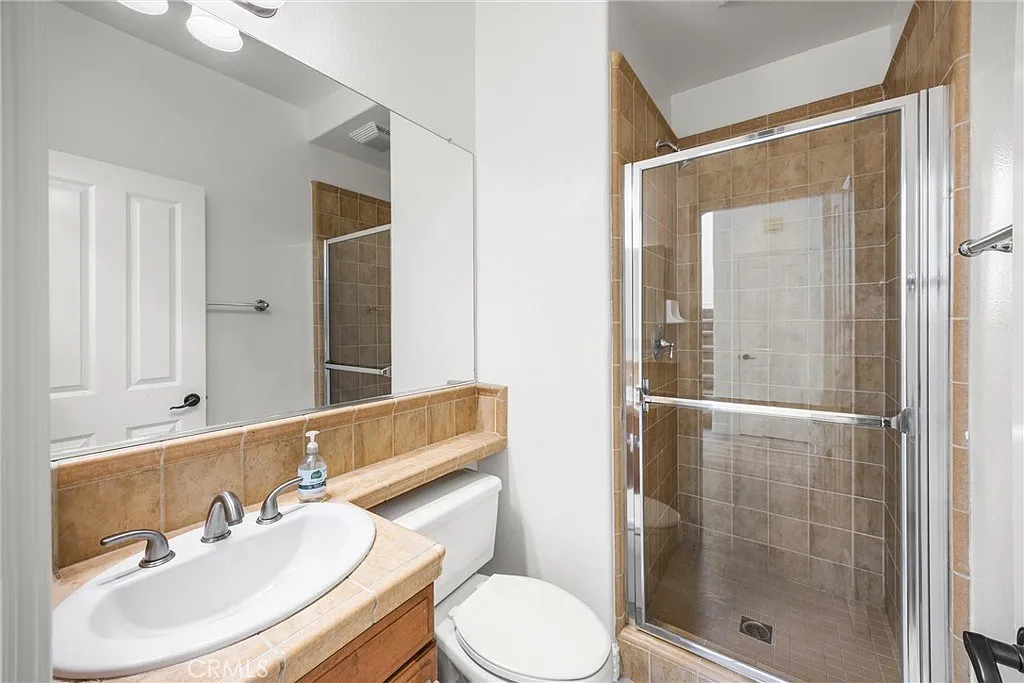 4 bed, 2356 sqft, $5,500 — Photo 4