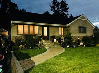 1904 Camp Ave, Merrick, NY 11566