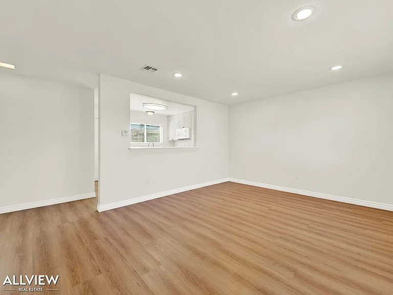 980 E Mission Ave — Photo 5