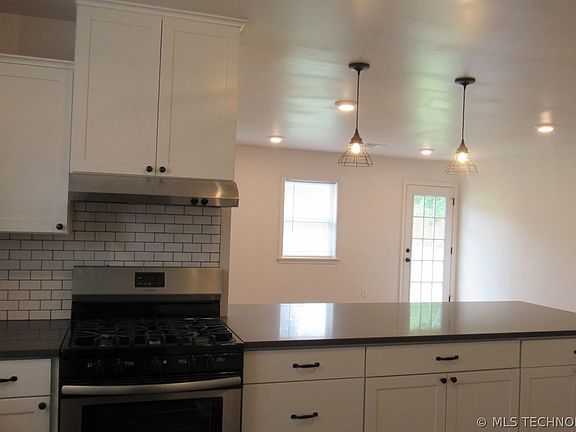 4th image of 147 Meadowview Dr