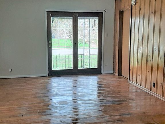 4th image of 2927 N Hill Rd