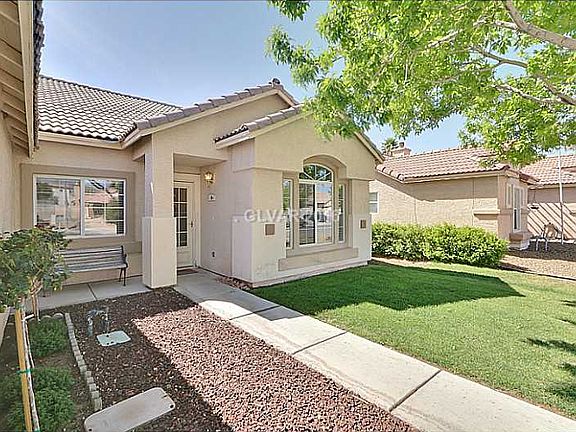 4th image of 2517 Old Town Dr