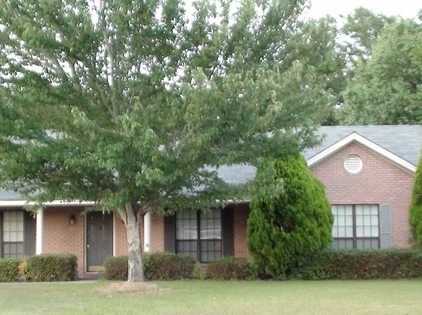 55 Pecan Cir, Millbrook, AL 36054
