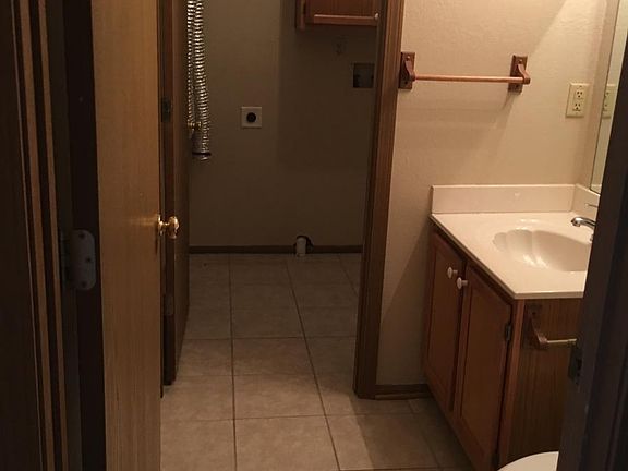 1/2 bath, laundry room