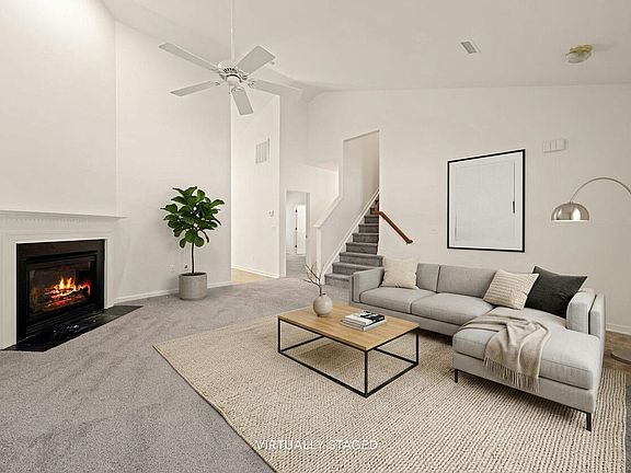 3rd image of 12018 Fox Valley St