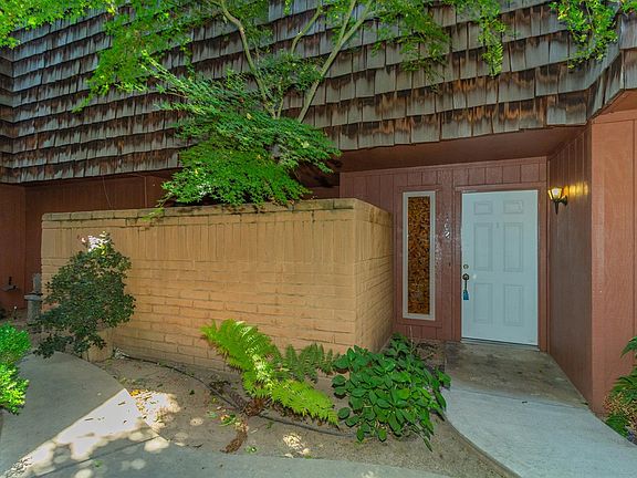 2nd image of 5458 N Del Mar Ave APT 102