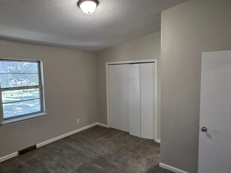3818 S Rock Quarry Rd — Photo 14