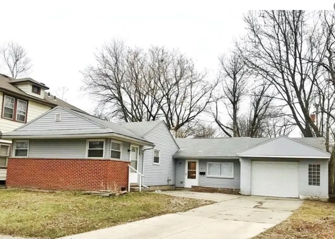 46 W Bernhard Ave photo 1