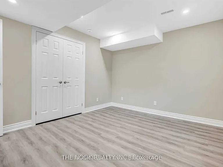 138 Huntington Cres — Photo 18