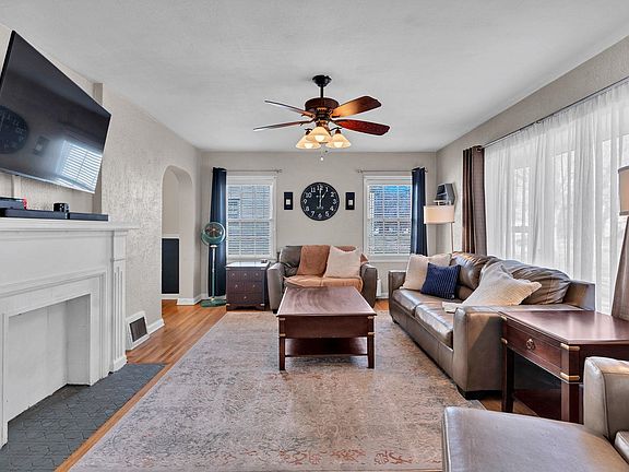 3rd image of 333 N Old Manor Rd