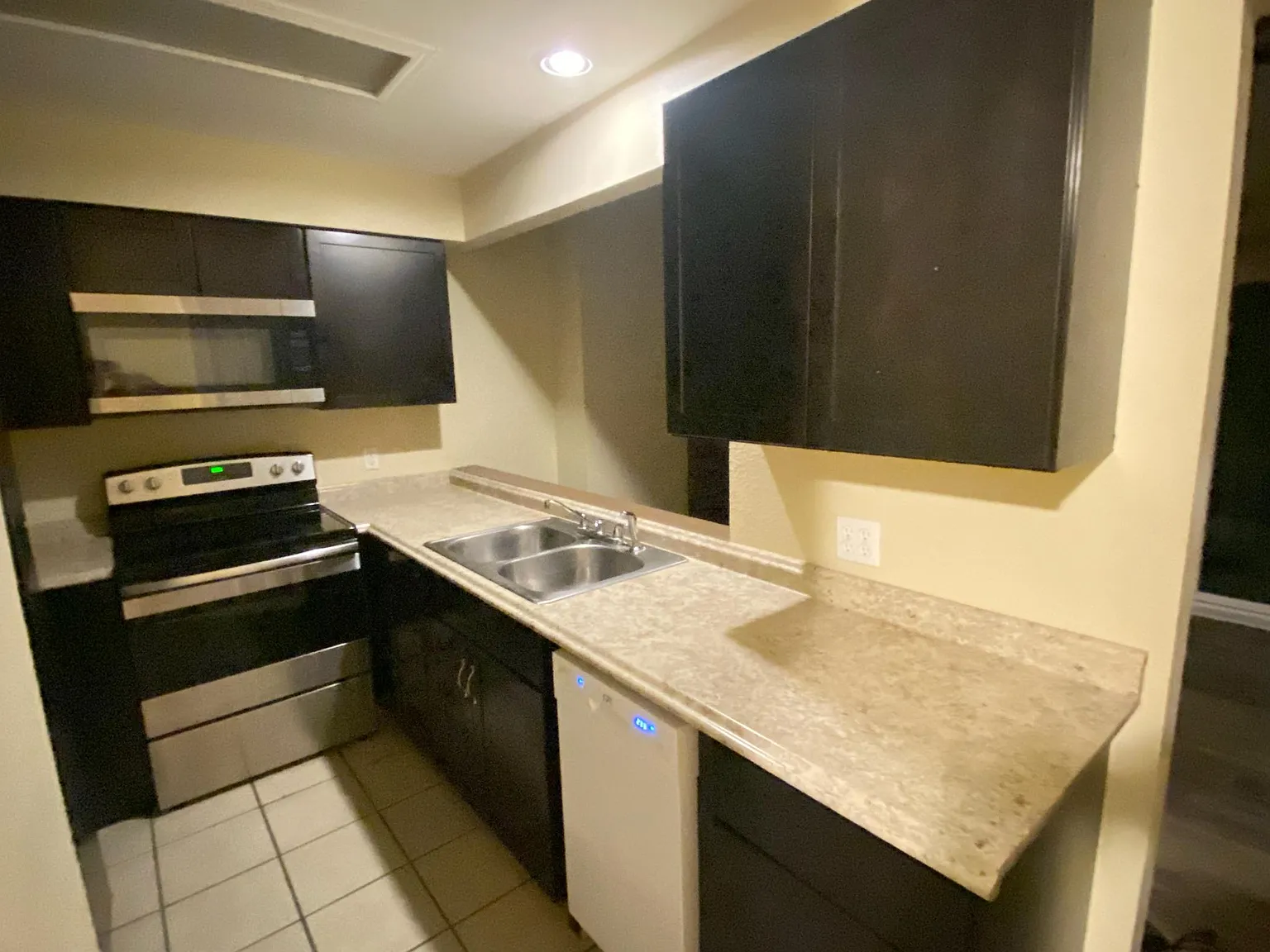 3 bed, 1000 sqft, $1,400 — Photo 4