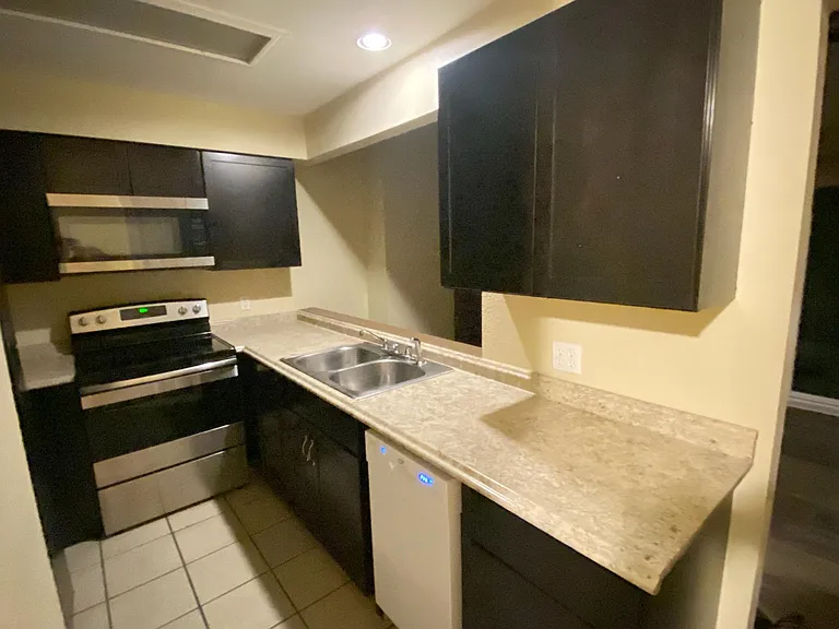 18 Bentree Ln #403 — Photo 4