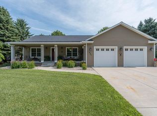 809 Spruce Pl, Saint Peter, MN 56082