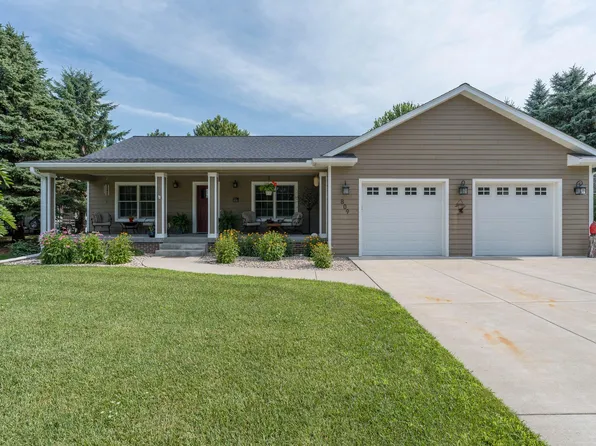 809 Spruce Pl, Saint Peter, MN 56082