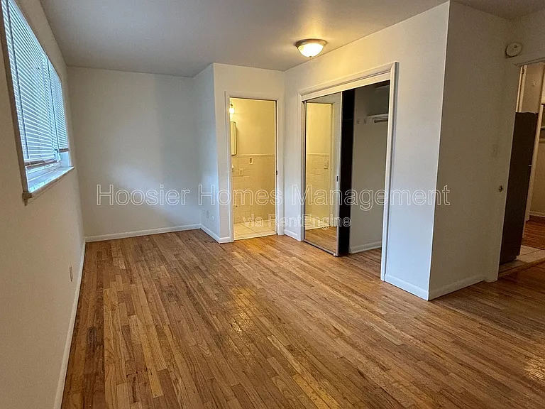 770 E 61st St #4 — Photo 10