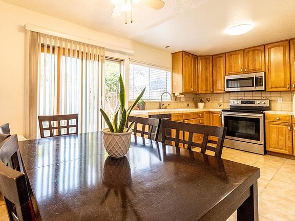 5th image of 2256 Amberwood Ln