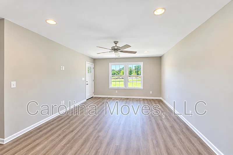 2 bed, 1.0 bath, 900 sqft, $1,250 — Photo 3