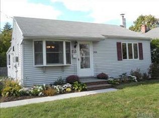 208 Litchfield Ave, Babylon, NY 11702