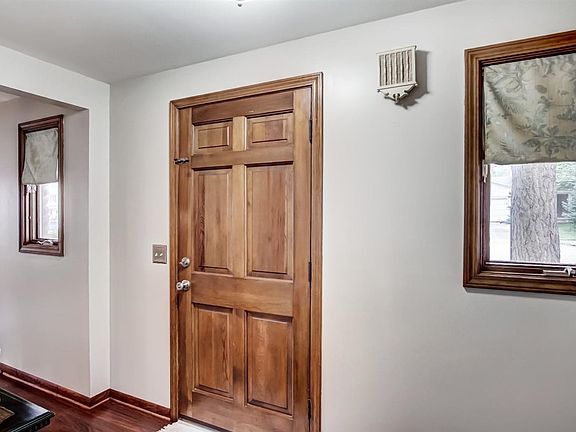 4th image of 3235 Arrowwood Dr