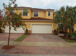 7581 Bristol Cir, Naples, FL 34120