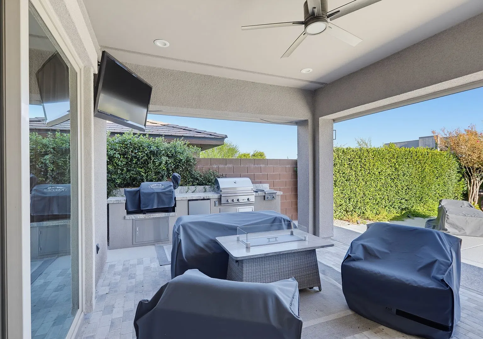 South Summerlin Vistara Gated Community Pool Home — Photo 2