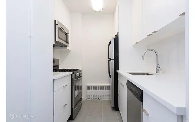 Rented by Douglas Elliman | media 14