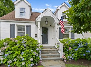 98 Cambridge St, Fairfield, CT 06824