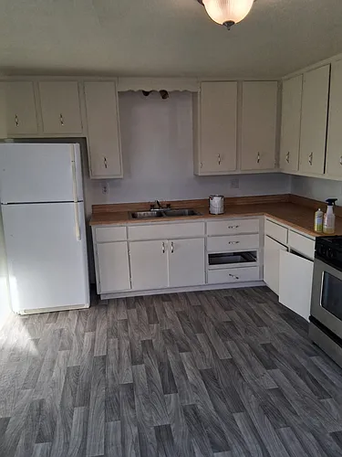 153 W 12th St #B Photo 1