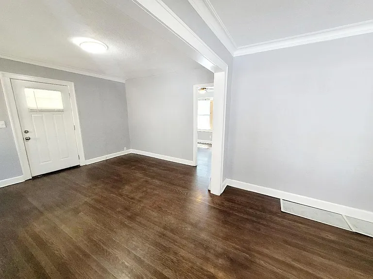 5248 Euclid Ave — Photo 11