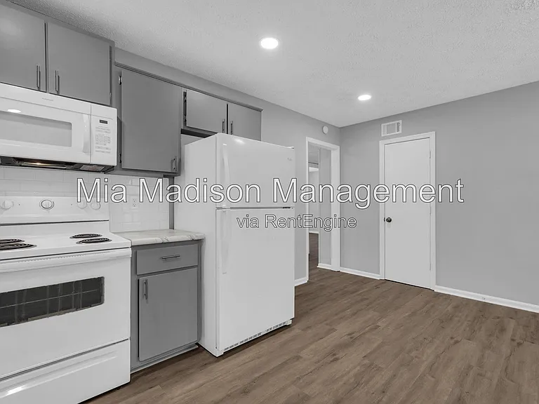 111 E Mell St #16 — Photo 16