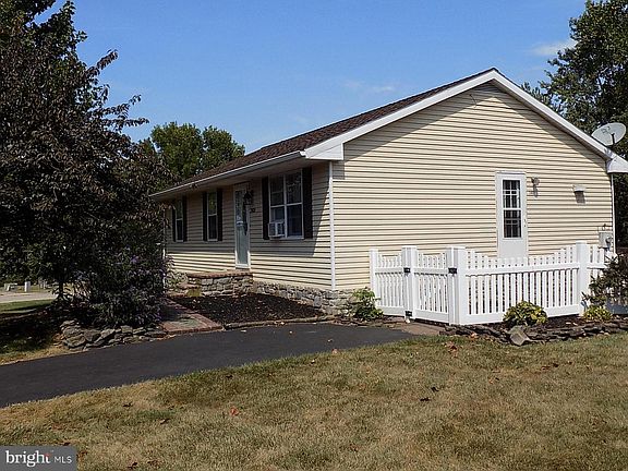 3rd image of 3425 Fox Ridge Ct