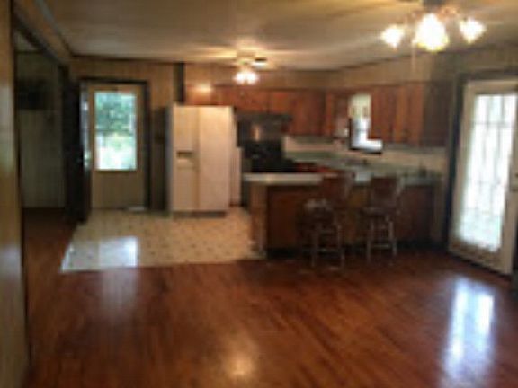 4th image of 2420 Belmont Ave