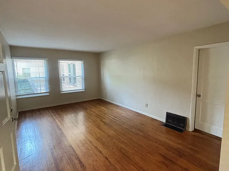 1000-1050 E San Antonio Dr — Photo 4