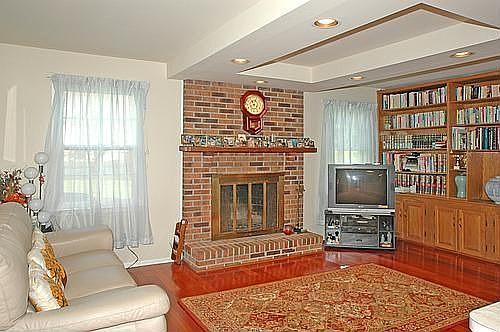 3rd image of 14 Sharon Dr