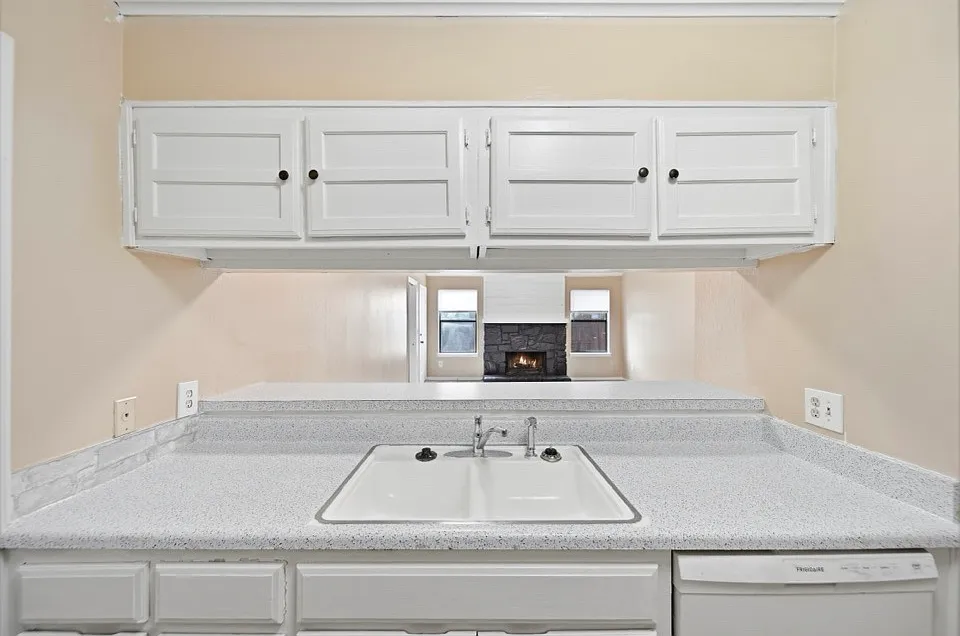 3 bed, 1230 sqft, $1,585 — Photo 3