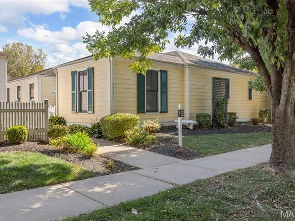 3225 Canal St, Saint Charles, MO 63301