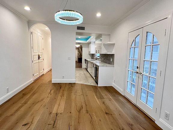3rd image of 342 N Palm Dr Unit 202
