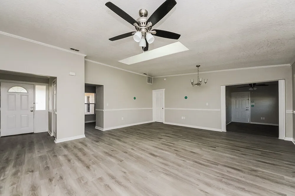 3 bed, 2.0 bath, 1372 sqft, $1,850 — Photo 3
