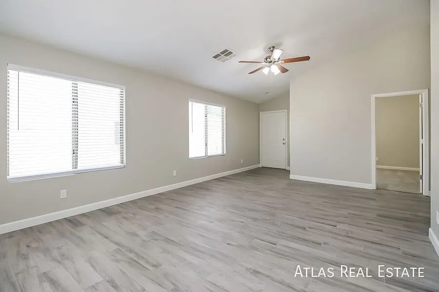 Remodeled 3 Bed/2 Bath home in Queen Creek! Include a complete re-paint! — Photo 3