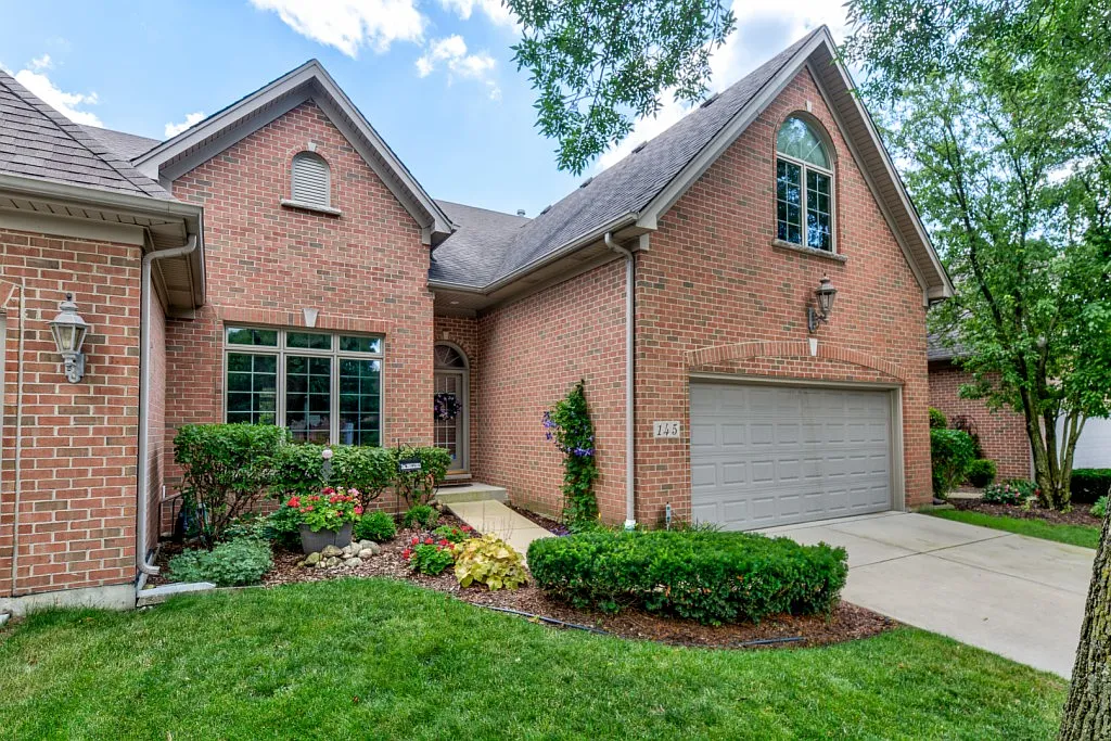 145 Kingsbridge Cir photo 1