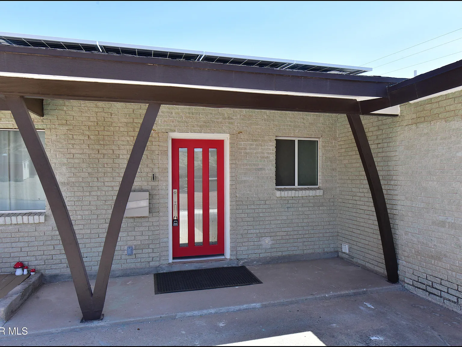 4 bed, 3.0 bath, 2351 sqft, $3,500 — Photo 3