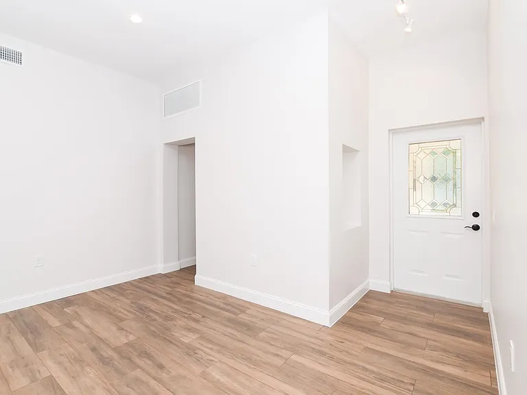 3764 NE Sandra Dr — Photo 2