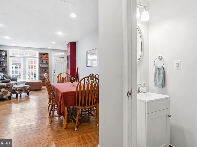 2040 Orleans St — Photo 3
